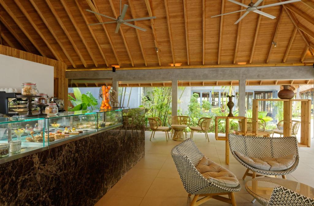 maafushivaru-maldives-resort-restaurant-view